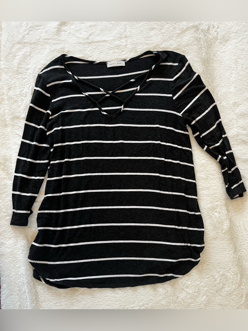 Emory Park Black & White Striped V-Neck Long Sleeve Top